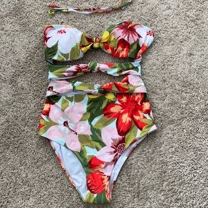 Beautiful Colors Swim suit Sz XL but fits as if Sz 12/14